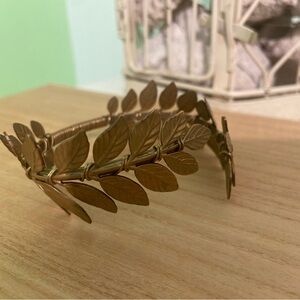 Golden Leaf Design Women's Bracelet